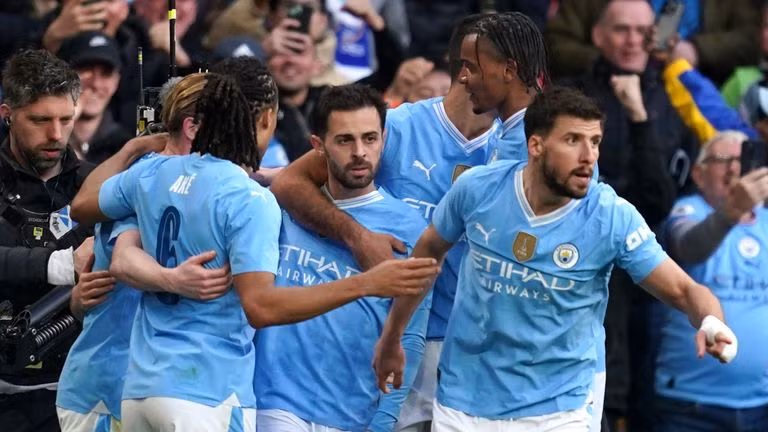 Man City vào bán kết FA Cup gặp kình địch Man United.
