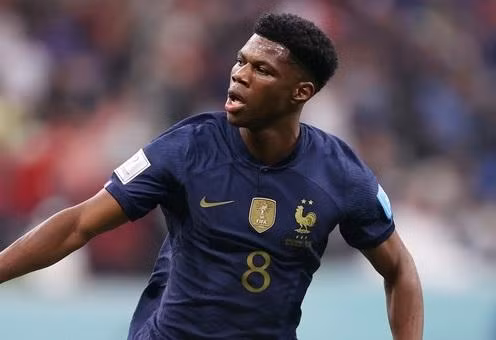 Bộ đôi Tchouameni và Upamecano nguy cơ ngồi ngoài ở vòng bán kết vì chấn thương.