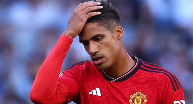 Raphael Varane không còn nằm trong kế hoạch mua sắm của MU.