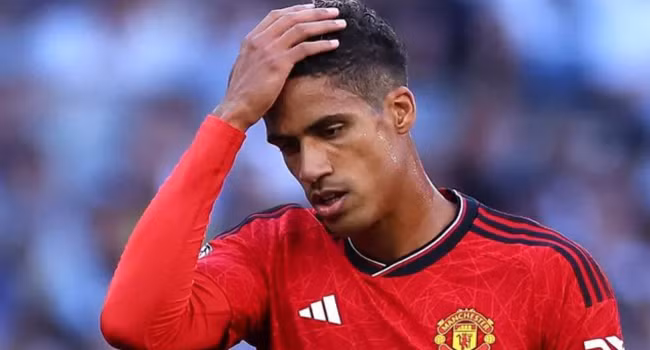 Raphael Varane không còn nằm trong kế hoạch mua sắm của MU.