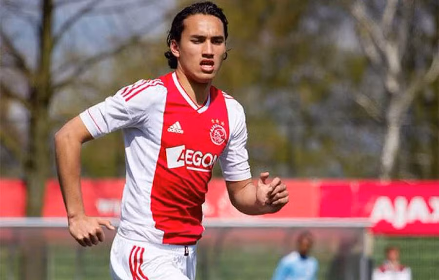 Tiền đạo Ezra Walian tự tin trước trận gặp Việt Nam.