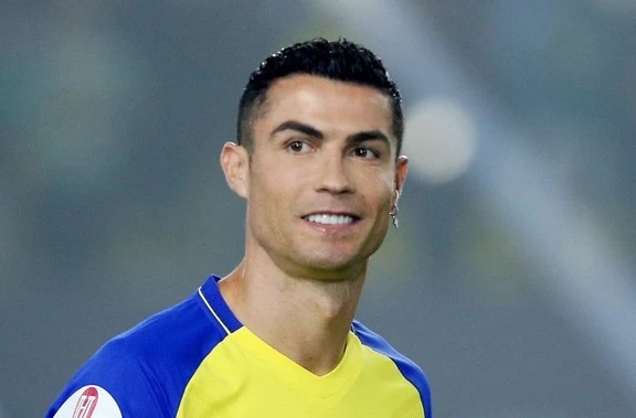 Ronaldo mời đồng đội ở MU tới Al Nassr xem mình thi đấu.