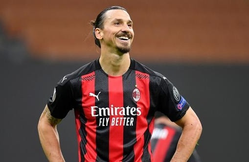 Tiền đạo Ibrahimovic chuẩn bị giải nghệ trong màu áo AC Milan.