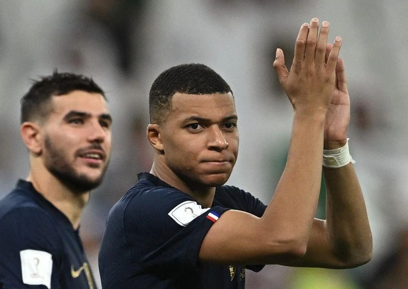 Mbappe được HLV Christophe Galtier hết lời ca ngợi sau trận thắng Pays de Cassel.