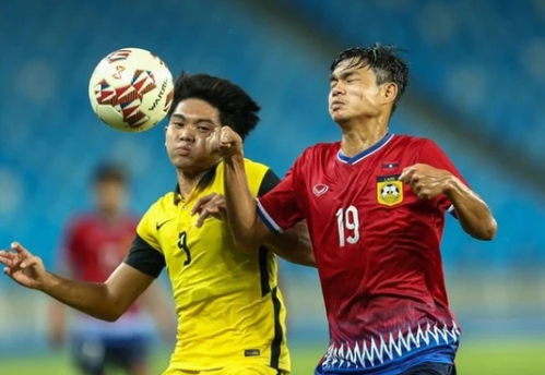 Nalongsit Chanthalangsy (số 19) mang hai dòng máu Việt - Lào.