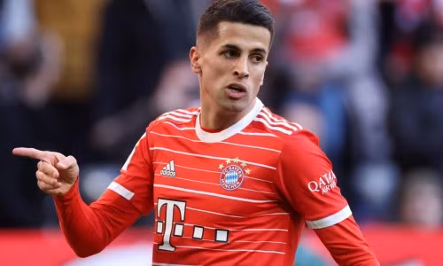 Joao Cancelo lọt tầm ngắm của Barca.