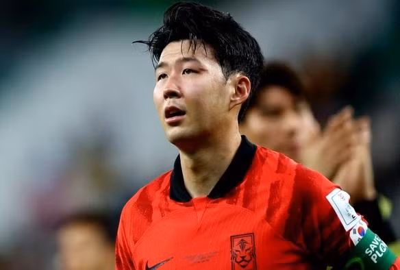 Son Heung-min không giấu được nỗi thất vọng sau trận thua Ghana.