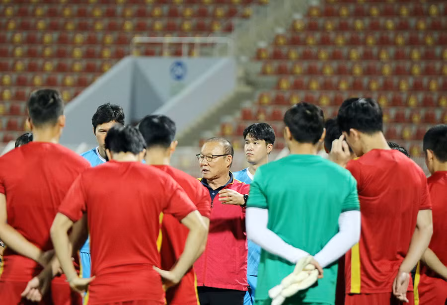 Tuyển Việt Nam về nước vào ngày 14/10.