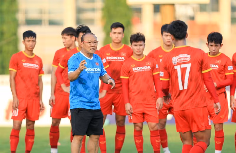 Tuyển Việt Nam tích cực tập luyện chuẩn bị cho trận gặp Úc và Trung Quốc.