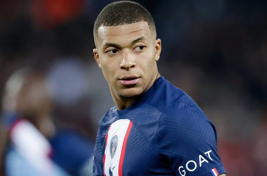 Kylian Mbappe lọt tầm ngắm của Barca.