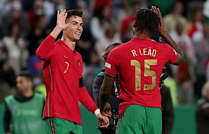  Ronaldo chính là thần tượng của Rafael Leao.