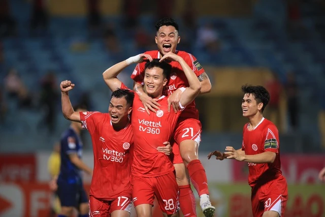 Hoàng Đức lập cú đúp giúp Viettel đánh bại Bình Định ở vòng 8 V.League.