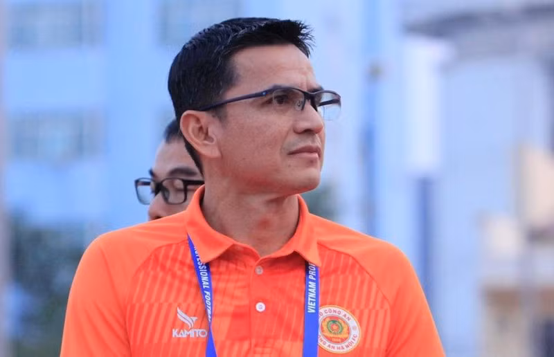 HLV Kiatisak hiện là ứng viên dẫn dắt đội tuyển Việt Nam.