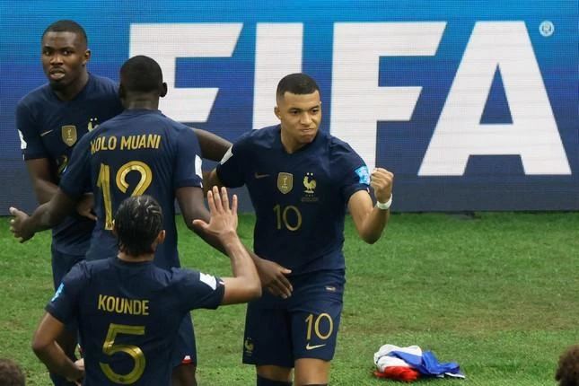 Mbappe lập hàng loạt kỷ lục trong ngày Pháp giành ngôi Á quân World Cup.