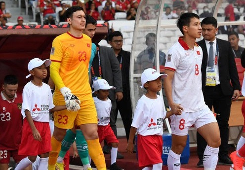 Tuyển Indonesia có trận hòa không bàn thắng trước Việt Nam ở bán kết AFF Cup.