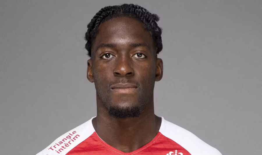 Trung vệ Axel Disasi lọt tầm ngắm của Man United.