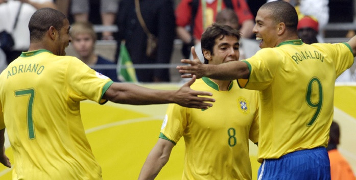 Kaka đánh giá cao danh thủ Ronaldo de lima.