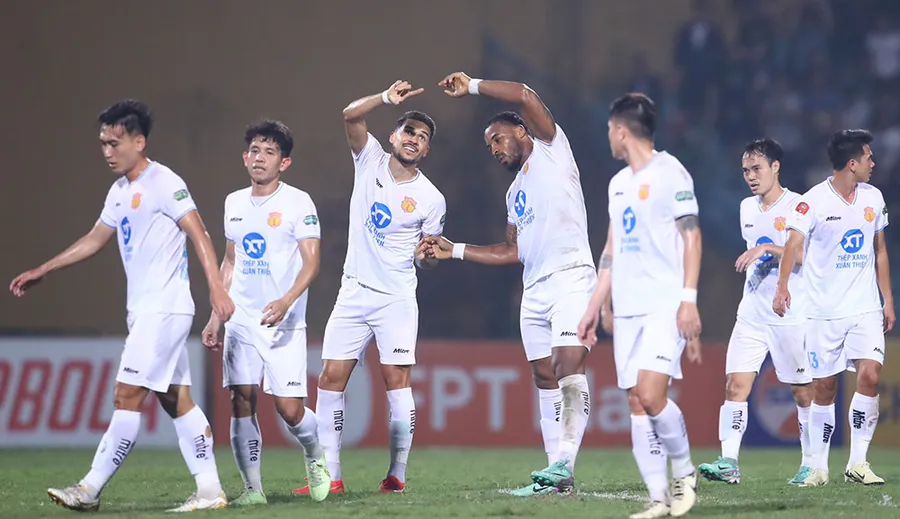 CLB Nam Định có cơ hội lớn đăng quang ngôi vô địch V-League.