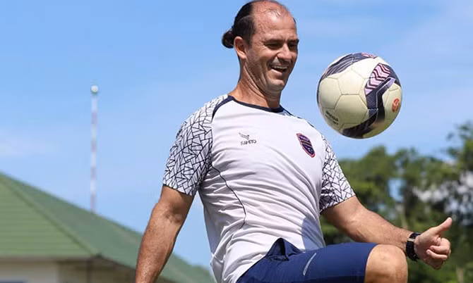 Huỳnh Kesley Alves lập kỷ lục vô địch 4 giải đấu ở Việt Nam.