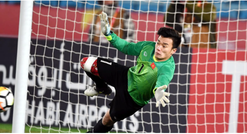 Bùi Tiến Dũng được AFC khen ngợi với ký Thường Châu 2018.