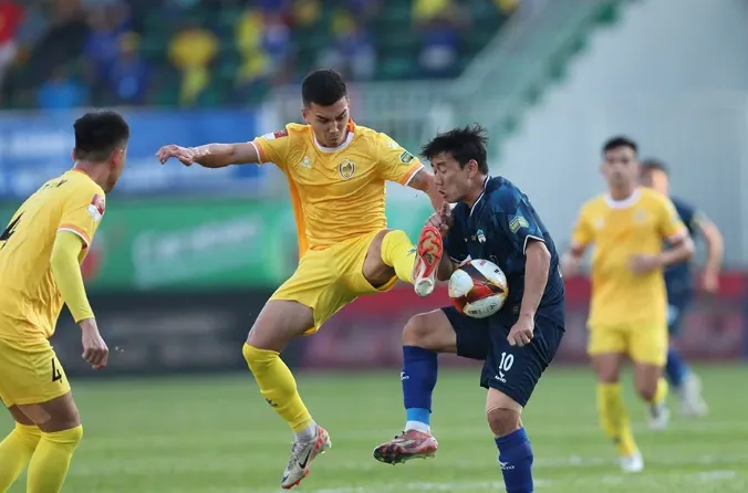 Hoàng Anh Gia Lai hòa đáng tiếc Quảng Nam ở vòng 15 V-League…