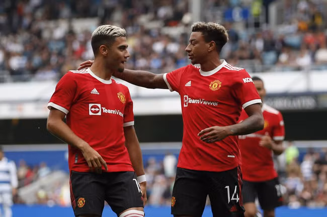 Lingard mở tỷ số nhưng Man Utd vẫn thua đậm QPR.
