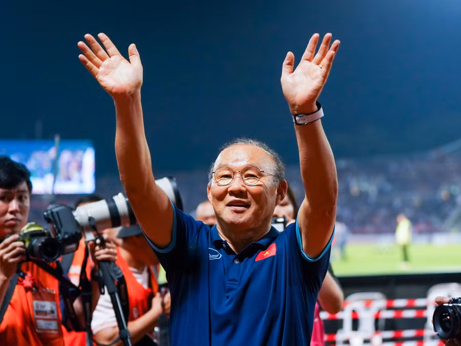 HLV Park dẫn dắt các tuyển thủ Việt Nam thi đấu giao hữu tại Hàn Quốc trong tháng 4 tới.