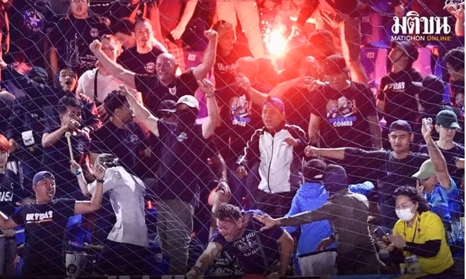 Bóng đá Thái Lan bị AFC phạt nặng.