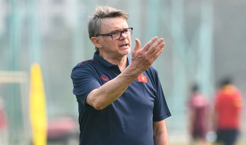 HLV Philippe Troussier được dự báo sẽ gặp nhiều khó khăn ở Asian Cup.