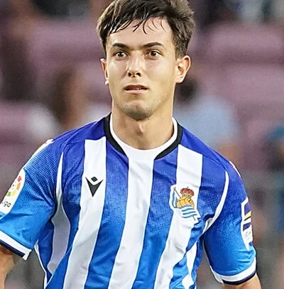 Martin Zubimendi của Real Sociedad đang nhận được sự quan tâm đặc biệt của Barca. 