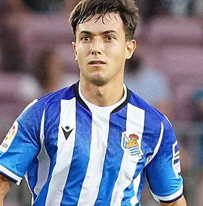 Martin Zubimendi của Real Sociedad đang nhận được sự quan tâm đặc biệt của Barca. 