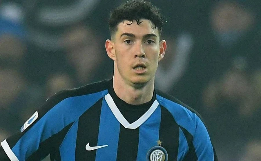 Bastoni của Inter Milan đang nhận được sự quan tâm của nhiều đội bóng lớn.