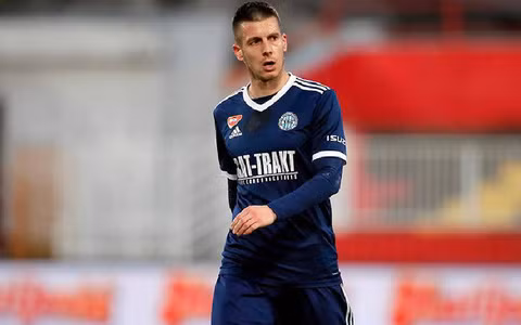 Tiền đạo cánh trái Djuro Zec mang quốc tịch Serbia gia nhập Hà Nội FC.