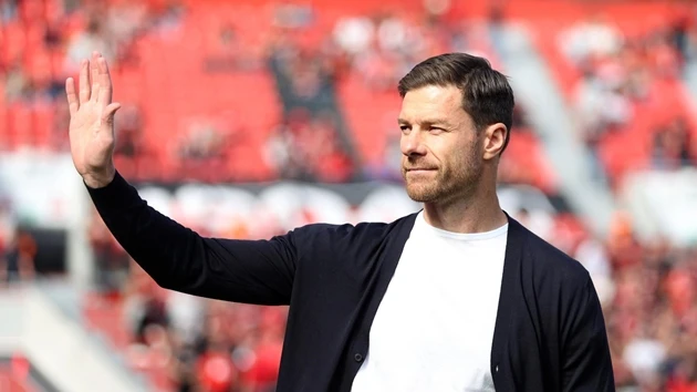 HLV Xabi Alonso của Bayer Leverkusen đang đàm phán với Liverpool.