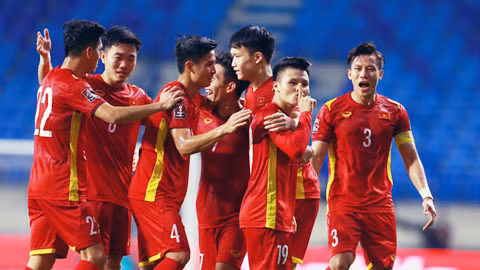 HLV Troussier đã lùi lịch hội quân của ĐT Việt Nam xuống ngày 31/12.