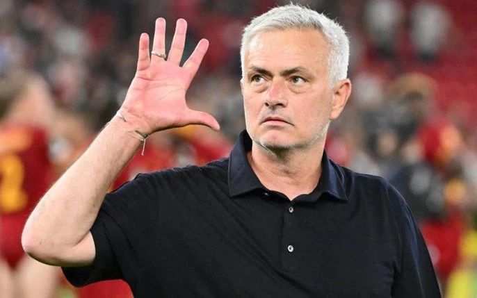 PSG lên kế hoạch chiêu mộ HLV Jose Mourinho.