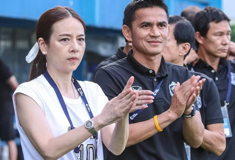 HLV Kiatisak ủng hộ Madam Pang tranh chức Chủ tịch bóng đá Thái Lan.