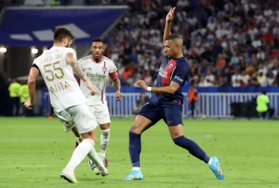 PSG thắng cách biệt trên sân của Lyon.