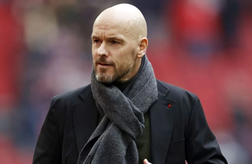 HLV Erik ten Hag tố trọng tài xử ép Man United trong trận thua Arsenal