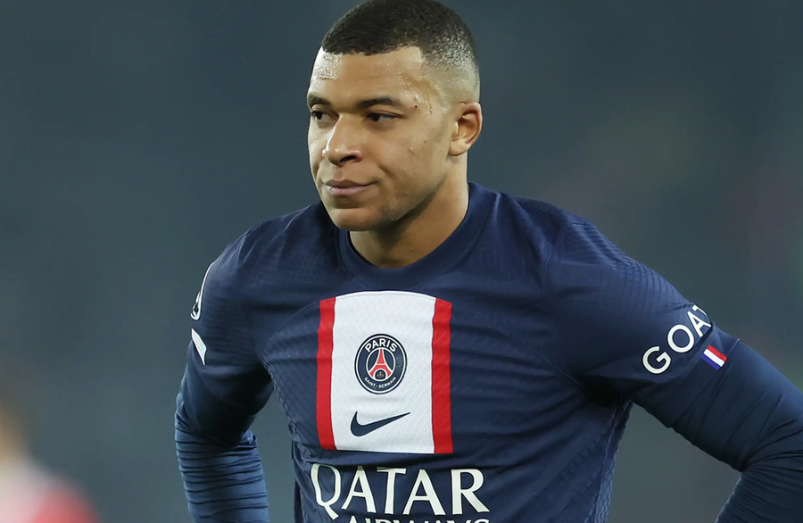 Mbappe chưa chốt tương lai với PSG.