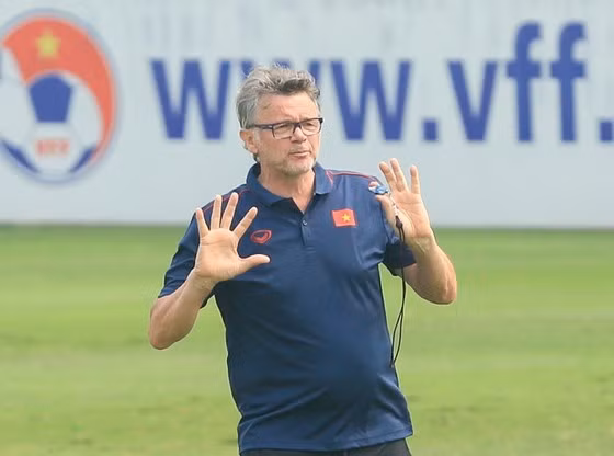 HLV Troussier dự lễ bốc thăm VL World Cup 2026 và Asian Cup 2027.