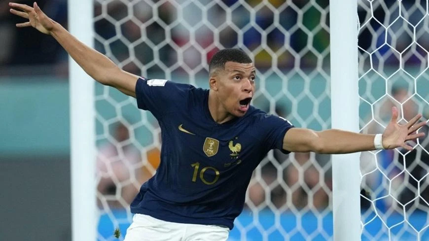 Kylian Mbappe thiết lập nhiều kỷ lục sau trận thắng Ba Lan.