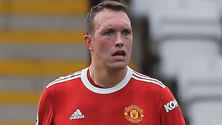 Phil Jones chính thức chia tay Man United.