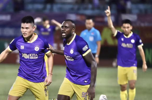 Hà Nội FC thắng cách biệt Hoàng Anh Gia Lai.