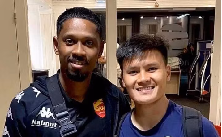 Jason Pendant Quang Vinh cân nhắc về nước chơi bóng.