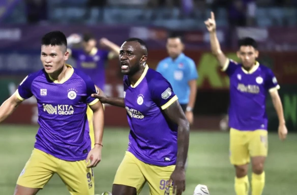 Hà Nội FC thắng cách biệt Hoàng Anh Gia Lai.