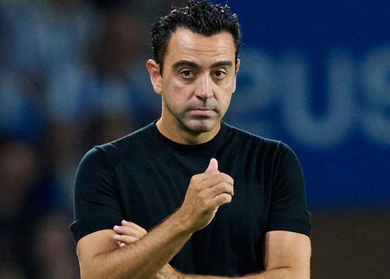 HLV Xavi thất vọng khi đội nhà bị loại khỏi Champions League.