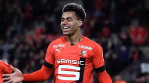 Desire Doue được cả Man United và Arsenal săn đón.