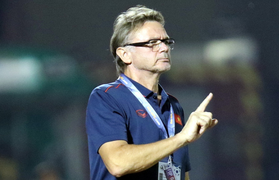 HLV Philippe Troussier được AFC vinh danh ở Asian Cup.