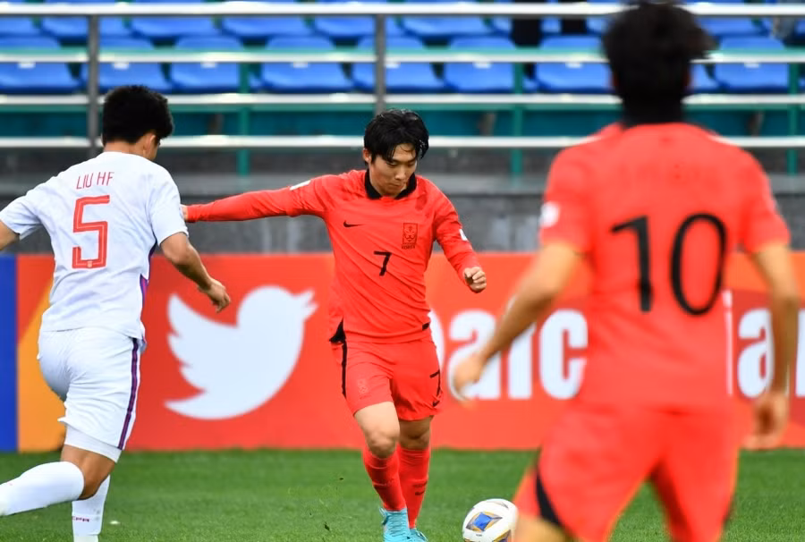 U20 Hàn Quốc vào bán kết châu Á sau trận thắng cách biệt Trung Quốc.